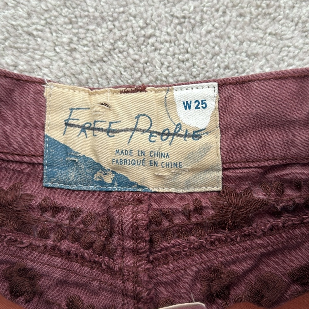 Free People - Denim Shorts - Purple/Maroon Flower Design - Never Worn - Size 25 - Picture 3 of 3